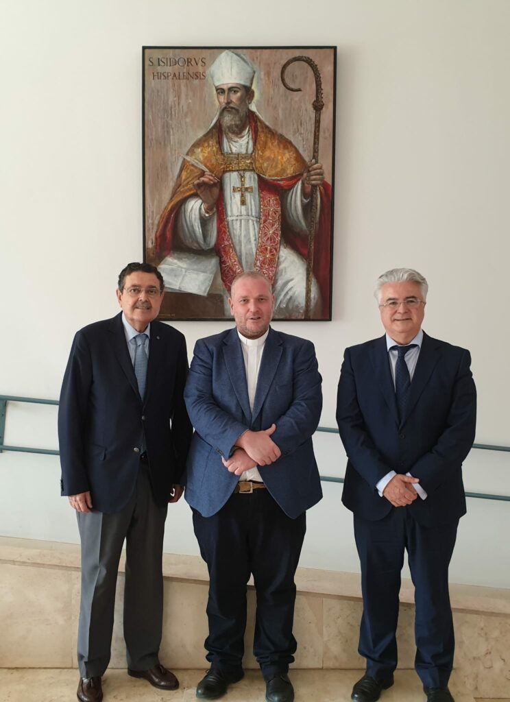 Encuentro entre el rector promotor de la Universidad CEU Fernando III y el presidente decano de la Facultad de Teología San Isidoro de Sevilla