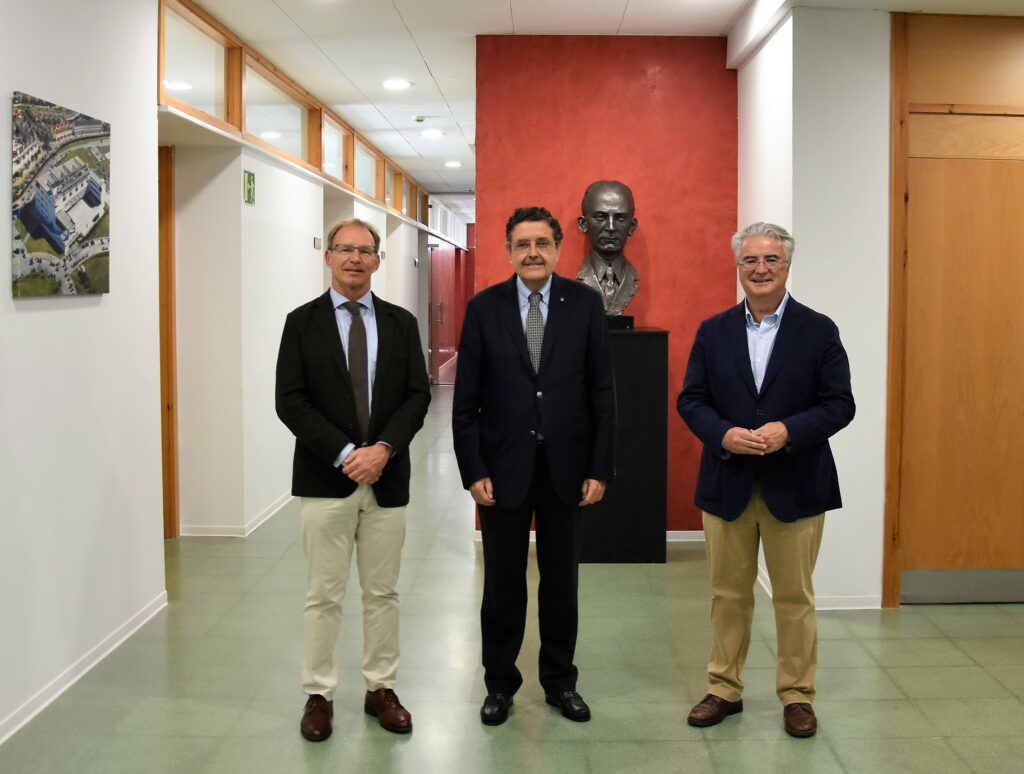 El rector promotor de la Universidad CEU Fernando III presenta al decano de Ciencias Económicas de la Universidad CEU San Pablo el nuevo proyecto universitario