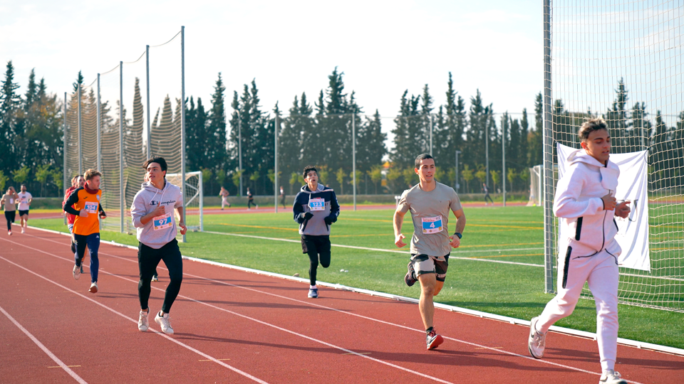Alumnos haciendo deporte en la Winter University CEU UF3