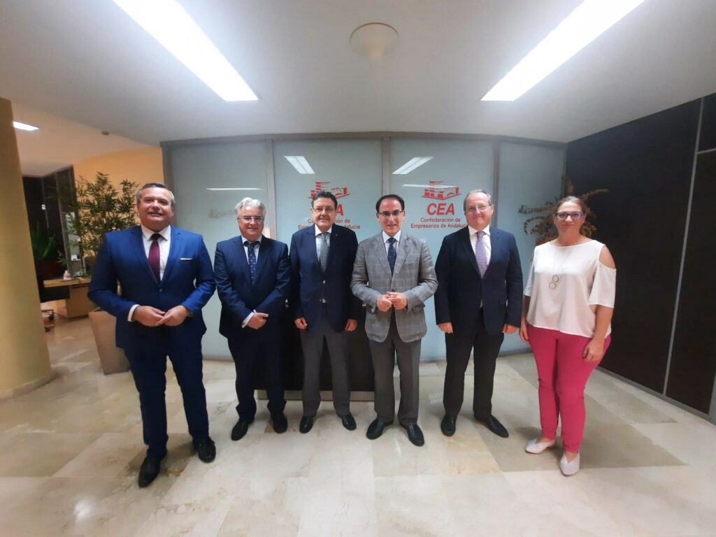 El rector promotor de la Universidad CEU Fernando III presenta los avances del nuevo proyecto universitario al presidente de la CEA