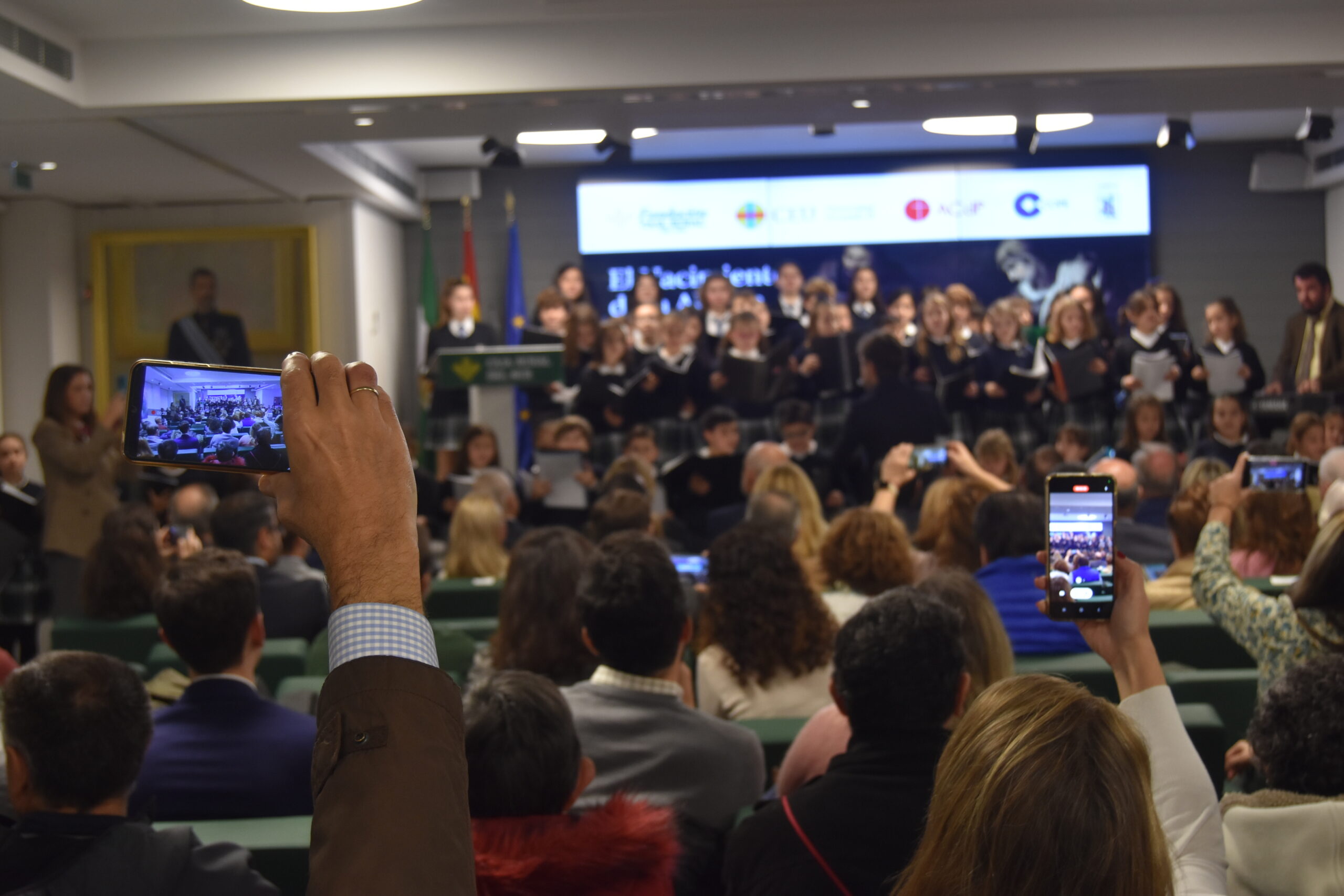 Actuación de la Escolanía del Colegio CEU San Pablo Sevilla en el Nacimiento de la Alegría 2023.