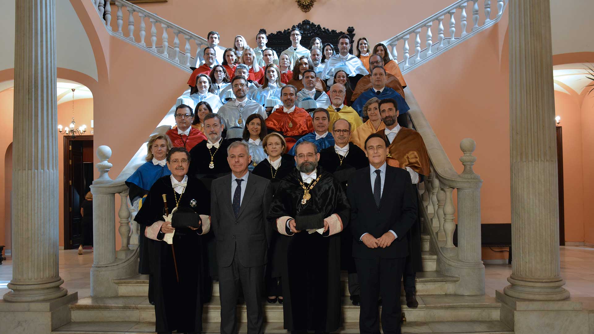 Foto de grupo del Solemne Acto de Apertura de la CEU UF3
