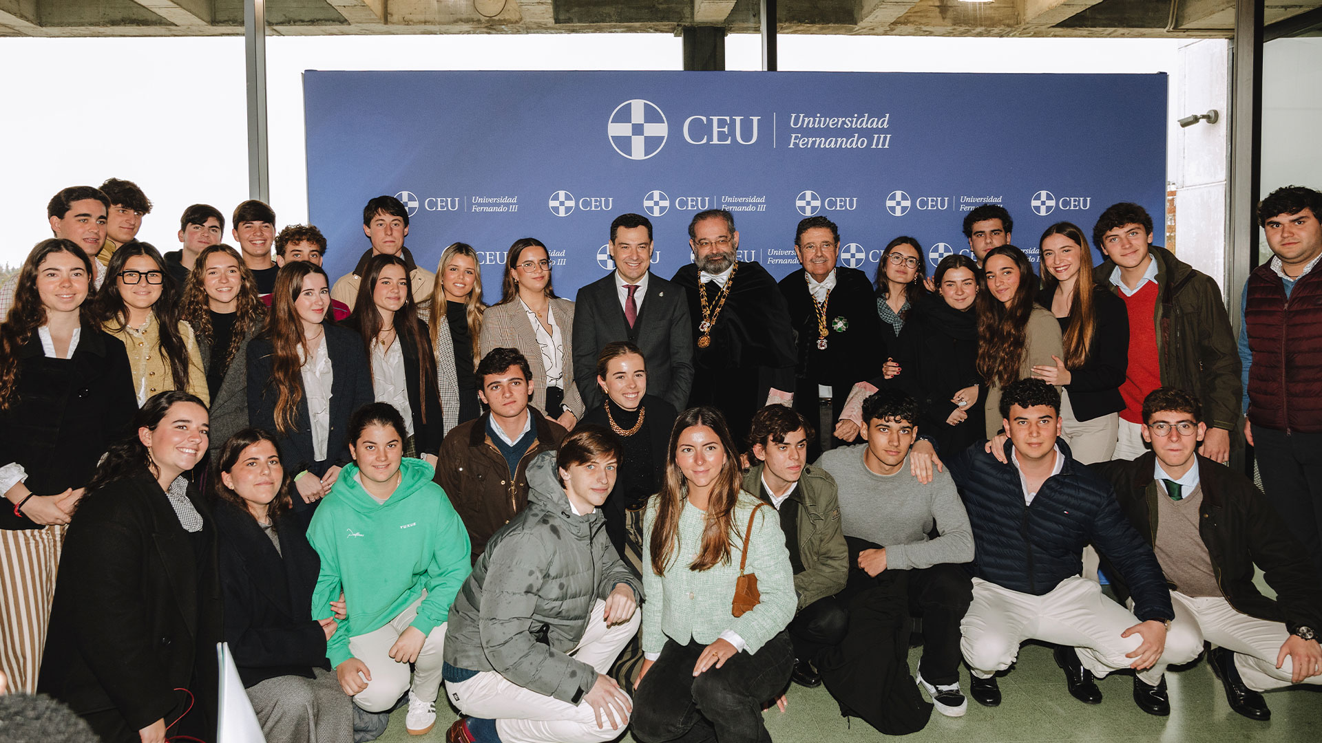 Alumnos de la Universidad CEU Fernando III en el acto de investidura Honoris Causa