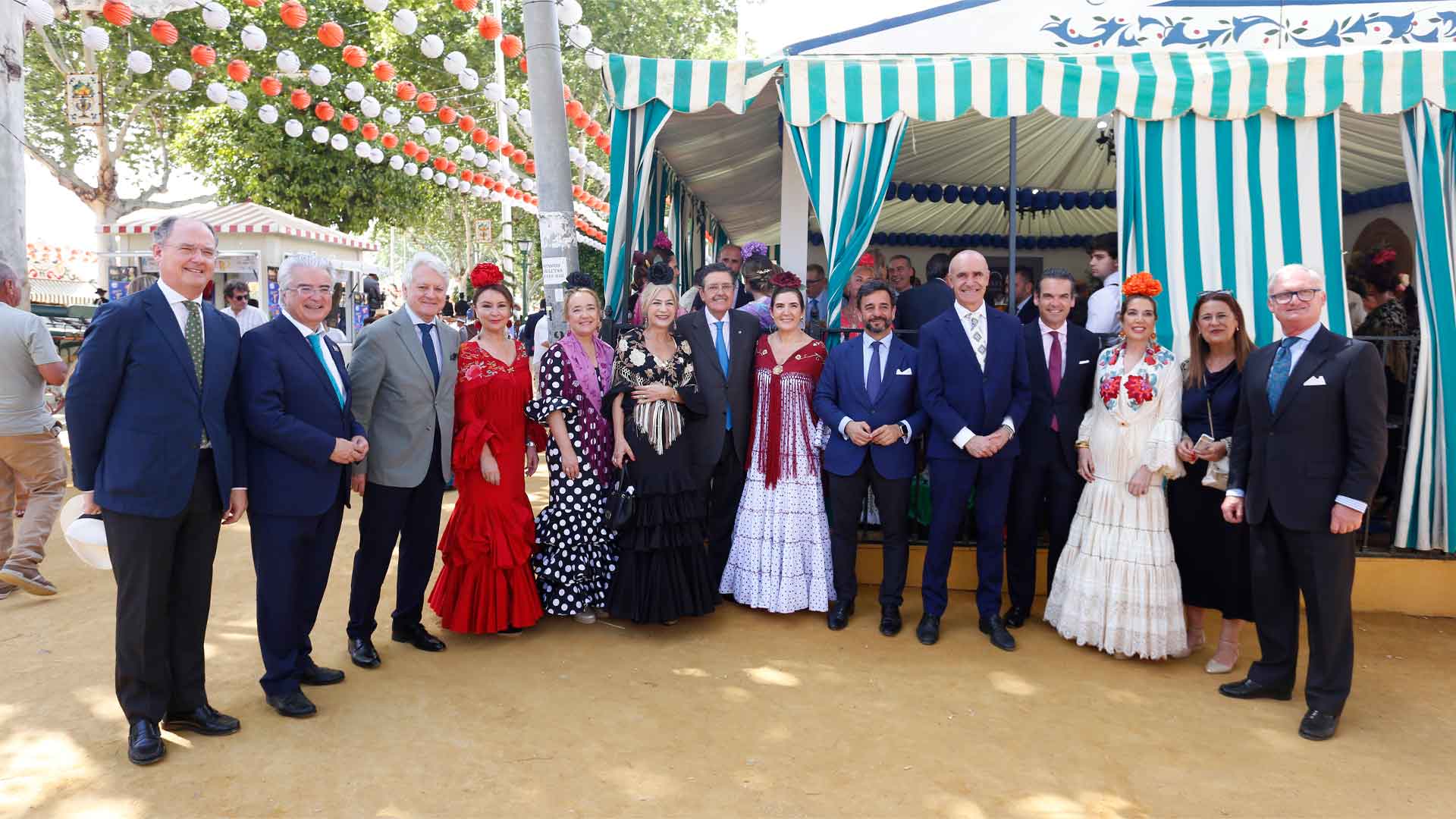 Representantes y miembros de la Universidad CEU Fernando III en la feria de Sevilla.