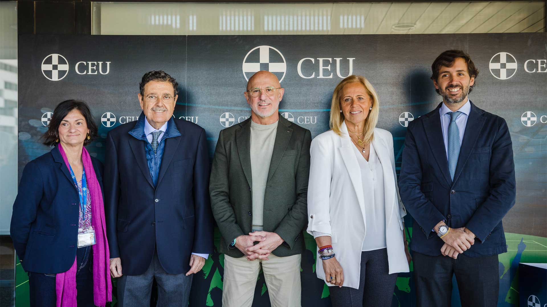 Vicerrectora, rector, gerente de la UF3 CEU y alcaldesa de Bormujos con Luis de la Fuente
