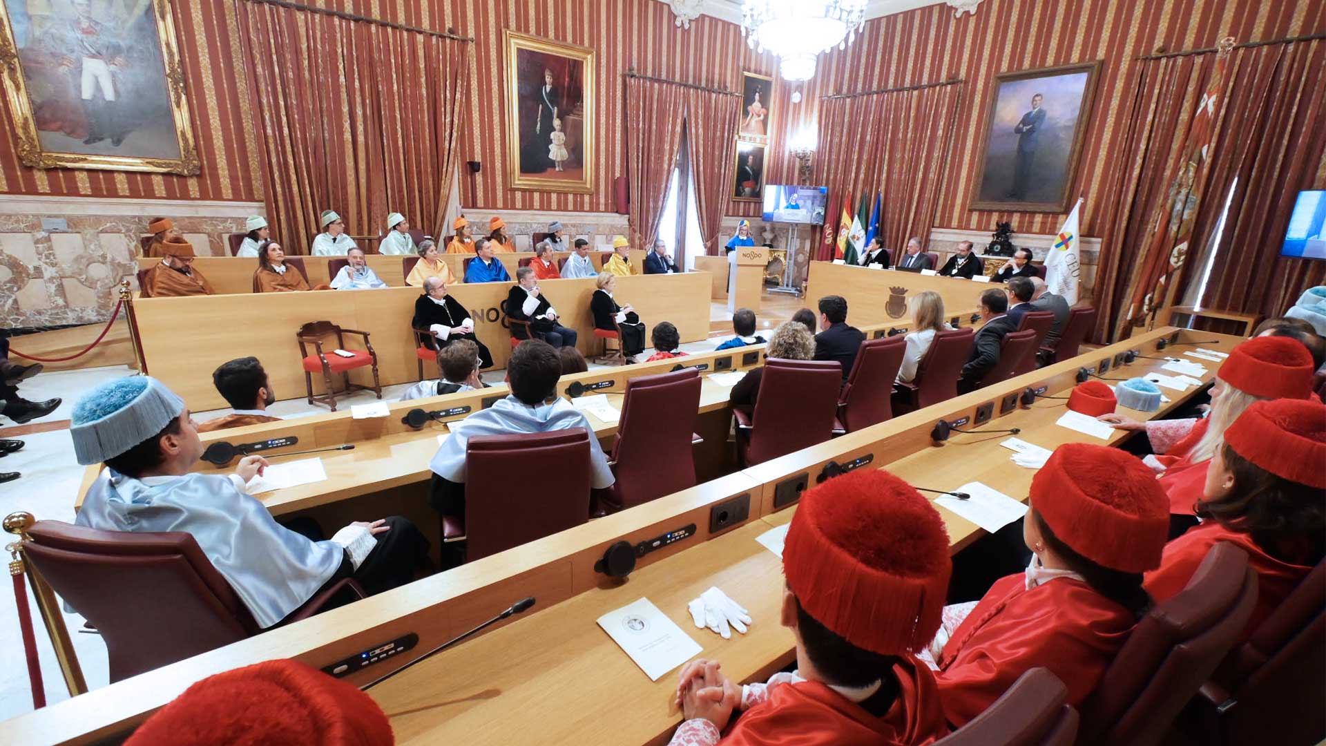 Foto del Salón Colón del Ayuntamiento de Sevilla en el acto de apertura de curso de la Universidad CEU Fernando III
