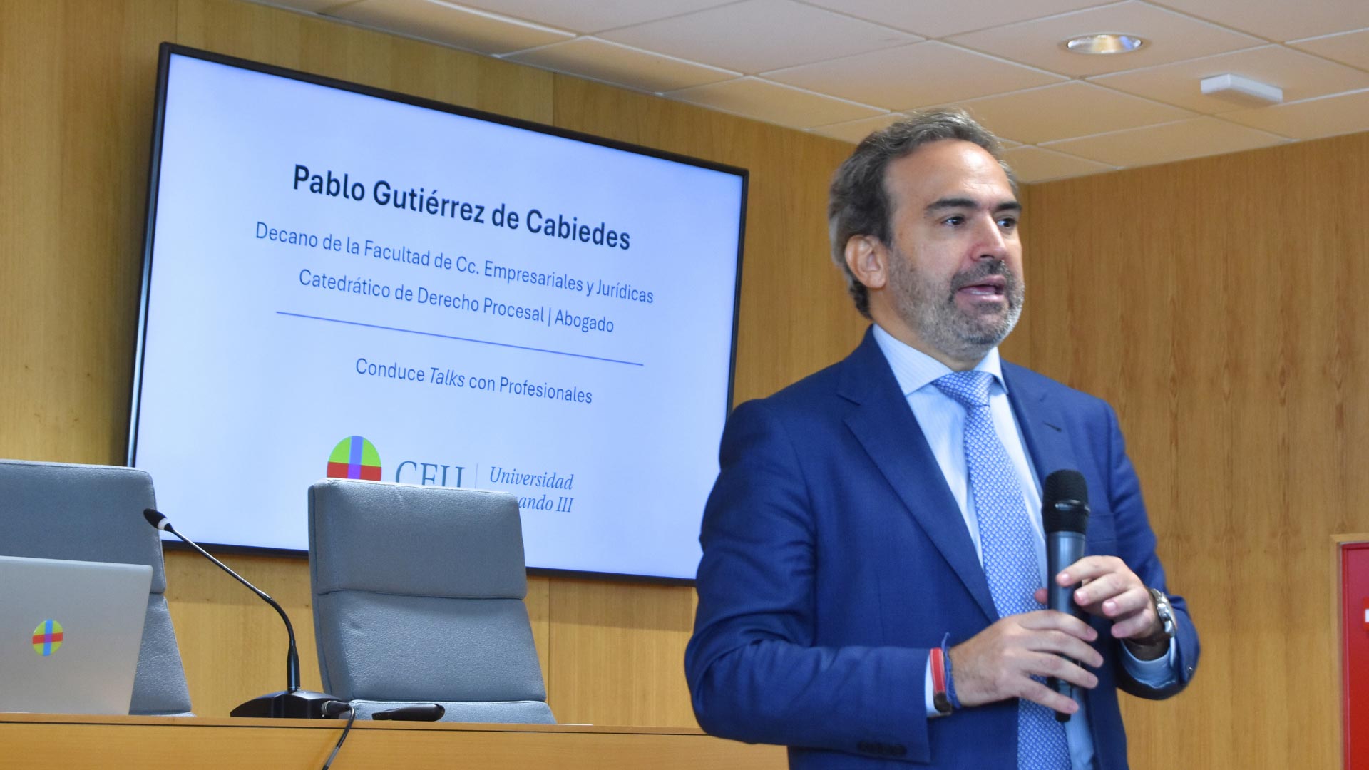 Poniente Pablo Gutierrez en la charla para la facultad de Derecho